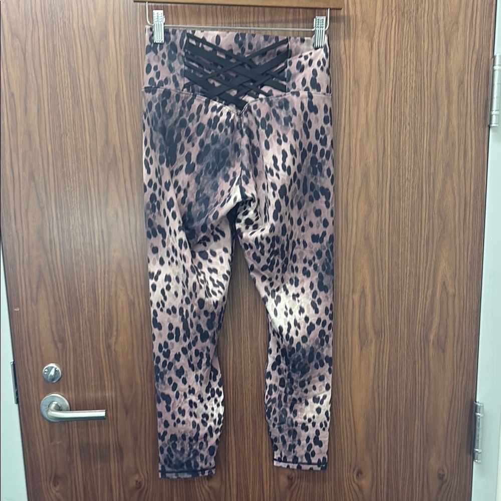 Fabletics Boost PowerHold High-Waisted 7/8 Legging Size Small Spotted/Black - Picture 7 of 8